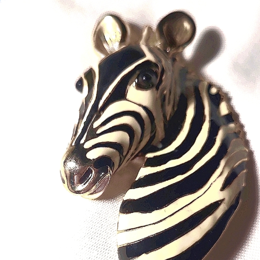 Really Awesome Vintage Large Zebra Enamel Brooch